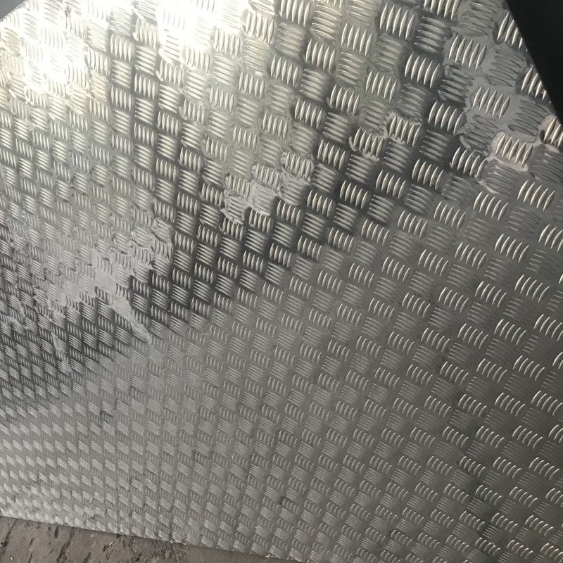 HONEYCOMB PLACA 10MM C/ALUMINIO ANTIDESLIZANTE 1.22 X 2.44 = 3M2