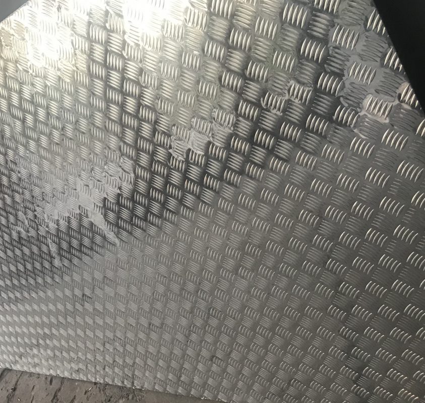 HONEYCOMB PLACA 12MM C/ALUMINIO ANTIDESLIZANTE 1.22 X 2.44 = 3M2 (copia)